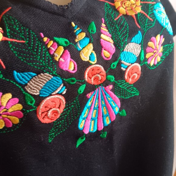 Large Women's T-Shirt Embroidered Floral Shell Padded Shoulders Top 1990s Mom - Picture 3 of 7